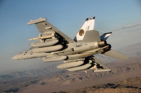 طائرة الحرب الالكترونية و الـتـشـويـش الامريكية EA-18 G GROWLER